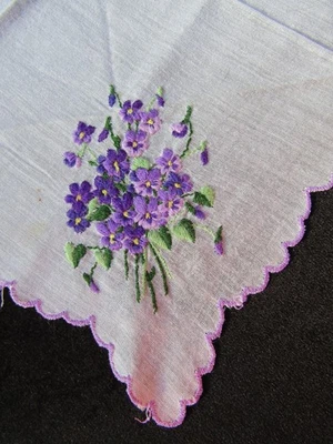 Hankie bordado violetas Foto 1 de 4