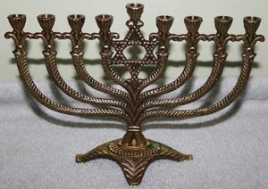 MENORÁ DE LATÓN VINTAGE HECHA EN ISRAEL - Imagen 1 de 5
