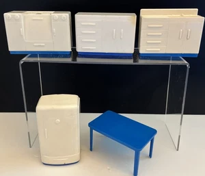 Juego de 5 fregadero de cocina vintage de juguete para casa de muñecas Plasco blanco azul nevera estufa - Imagen 1 de 24