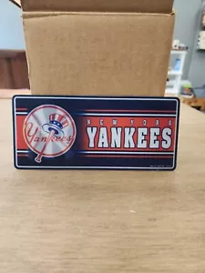 3-D Lenticular Fridge Car Magnet New York Yankees Logo MLB - 8 x 3” - Picture 1 of 2