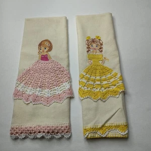 2x De Colección MUÑECA HECHA A MANO ARTE BORDADO TEJIDO COCINA TOALLA DE TÉ Lote Conjunto Par  - Imagen 1 de 11