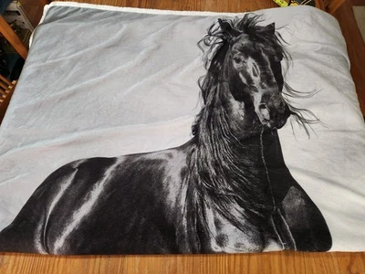 Manta Caballo Semental Negra De Colección Terciopelo Sherpa Océano Ecuestre Fresian Foto 1 de 4