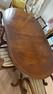 Mahogany Oval Dinning Room Table and Chairs - Picture 1 of 1