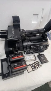 PRO SONY PMW-100 XDCAM XMOR CAMERA & CHARGER -P/S ~187 HRS VERY GOOD - Picture 1 of 10