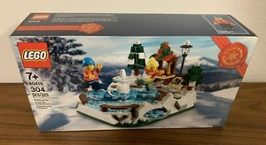 LEGO 40416 Christmas Ice Skating Rink 2020 Holiday Limited Edition New & Sealed - Picture 1 of 8