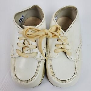 Vintage Stride Rite 4.5 D Baby Shoes White w/ Laces