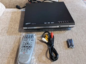 Califone Lettore DVD DVD-110 Nuovo Scatola Aperta Con Telecomando, Cavi, Batterie Telecomando - Foto 1 di 4