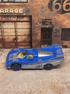 Maisto Porsche 956 #19 Blue With Silver Graphics Die Cast Sports Car Loose - Picture 1 of 5