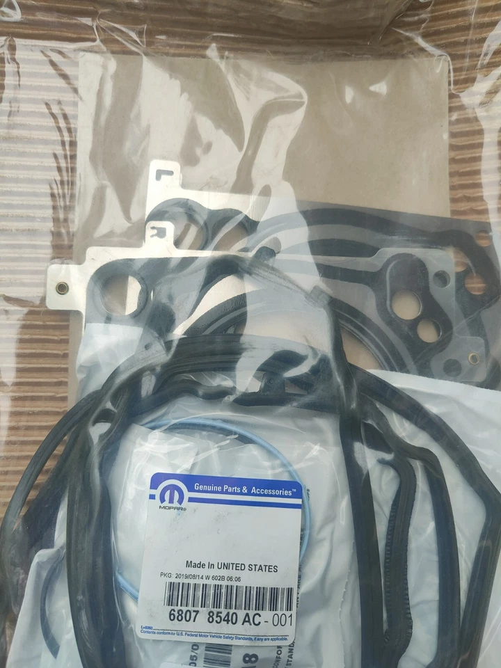Genuine Engine Upper Gasket Package Jeep Grand Cherokee WK 3.6L 11-15 68078540 - Image 1 of 3