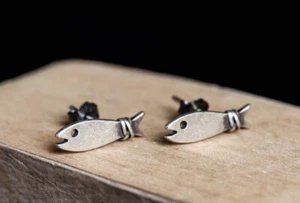 I13 Ohrring Ohrstecker kleiner Fisch aus Sterling Silber 925  - Bild 1 von 4