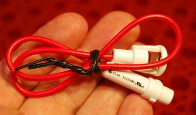 Держатели предохранителей линейные Radio Shack 20AWG 5A 250 В переменного тока для предохранителей 5x20 мм - Изображение 1 из 3