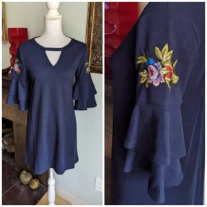 NEW Francesca's Alya Boho Embroidered Floral Bell Sleeve Keyhole Shift Dress XS - Picture 1 of 12