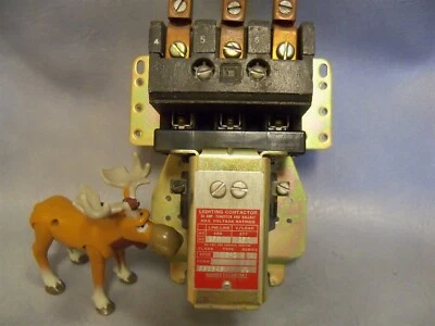 30 Amp 8903 MG-2 Square D Lighting Contactor 277V Coil- 110V / 208V-220V - Image 1 of 4