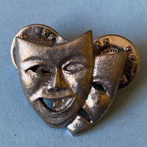 PAGEANT PEWTER THEATRE THEATRICAL HAPPY SAD MASKS LAPEL PIN BADGE - Picture 1 of 4