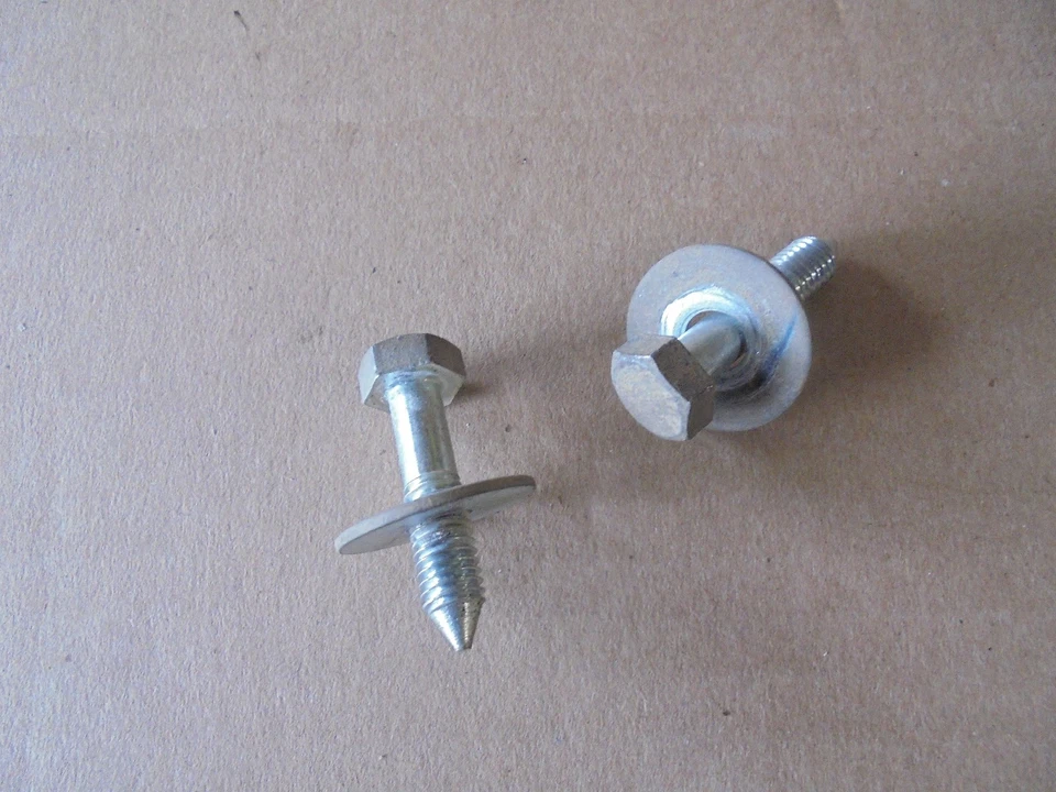 Yamaha TX750 1973 OEM pernos de guardabarros trasero (juego 2) Foto 1 de 1