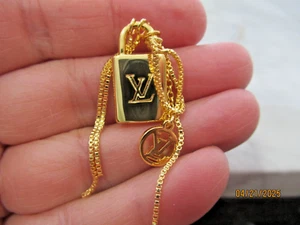 LV ZIP PULL CHARM GOLD tone METAL , LOCK CHAINS SO PRETTY - Picture 1 of 5