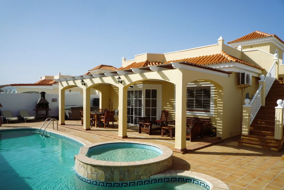 Holiday & Travel Accommodations