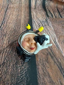 Jitterbugs Camera Bug Evan Ornament Collectible by Susan Newman 2002 Christmas - Picture 1 of 12