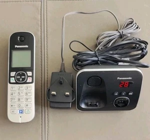 Téléphone numérique sans fil Panasonic KX-TG6821e avec répondeur - Photo 1/3
