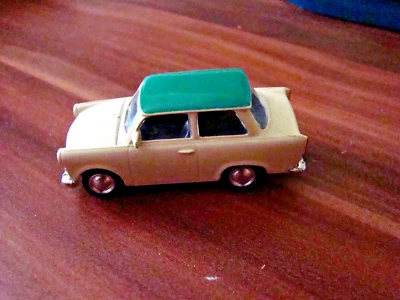 SELTEN! Trabant DDR  Modellauto, weiß, Dach: grün, Zustand sehr gut - Bild 1 von 4