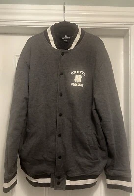 Auténtica chaqueta universitaria Undefeated UNDFTD Play Dirty XL salpicaduras de pintura Foto 1 de 4