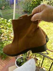 Rust Brown Suede Boots Flat 39 Pull Tabs Soft Suede Almond toe