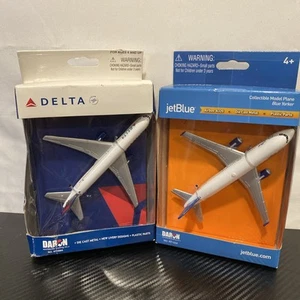 Daron Worldwide Trading Inc Collectible Model Plane Set Of 2 - Picture 1 of 9