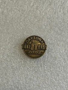 2002 DAYTONA TAKE IT EASY BIKE WEEK PIN - Bild 1 von 3