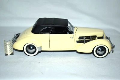 Franklin Mint 1:24 1937 Cord 812 Phaeton Coupe Burgandy Cream - Image 1 of 4