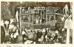 Cafetería Clifton's Aloha Pacific Seas de 1940 RPPC con músicos Los Ángeles CA 7 - Imagen 1 de 2