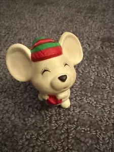 Vintage 1979 Hallmark Weihnachten Mini Miniatur Maus mit rot & grün Harz Kappe - Bild 1 von 8