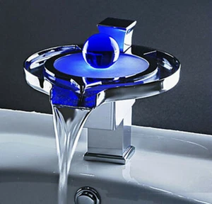 Rubinetto LED 3 colori montaggio ponte ottone rubinetto acqua - Foto 1 di 11