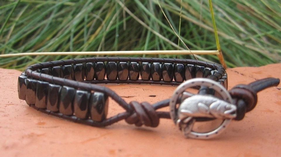 ``Handmade Men's Magnetic Brown Leather Fish Trout Surf Black Magnets Bracelet  Foto 1 de 3