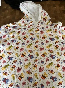Disney Let’s Celebrate sweater Youth XL - Picture 1 of 4