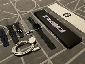 Apple Watch SE 2022 (2a generazione) custodia GPS / Starlight alluminio / 44 mm / garanzia