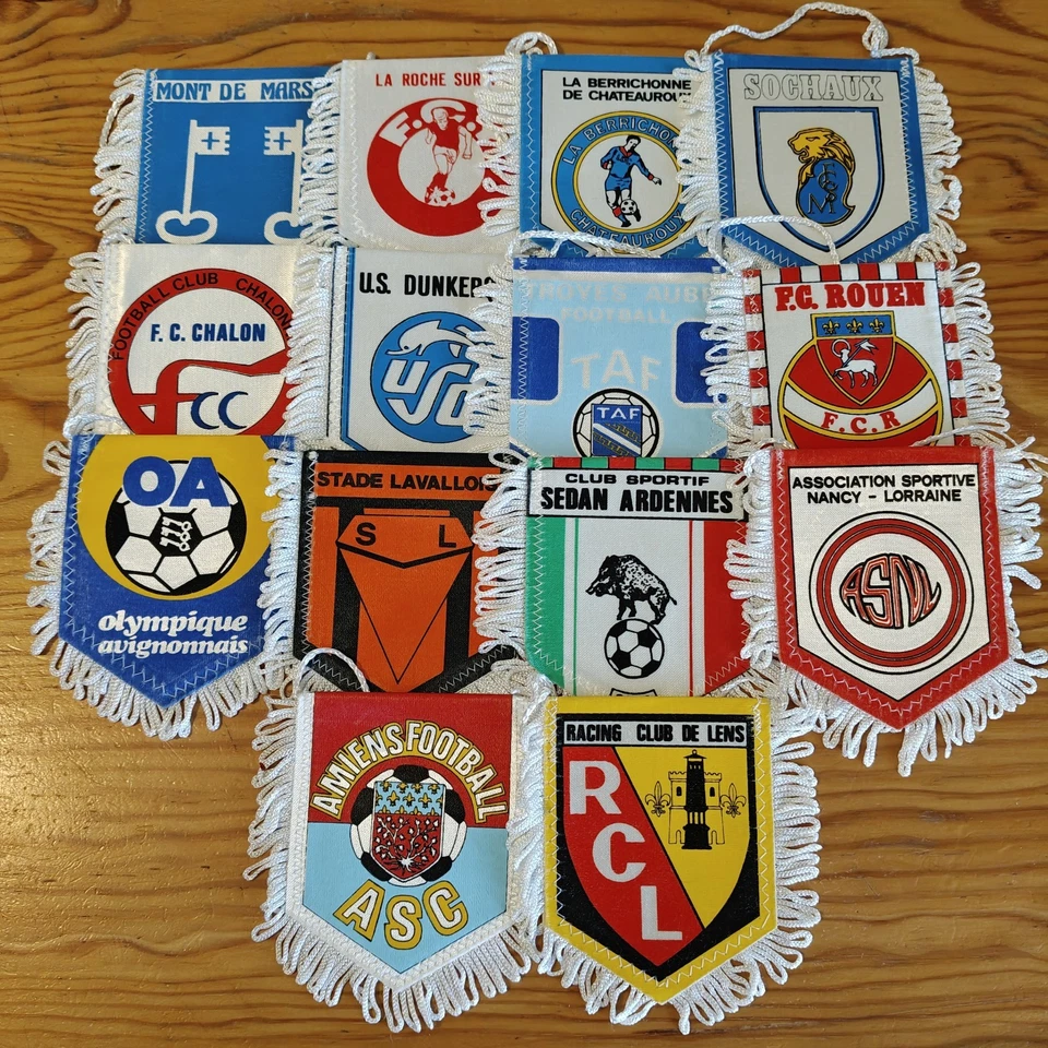 14 Anciens Fanions Tissus Football Clubs Français TBE - Photo 1/4