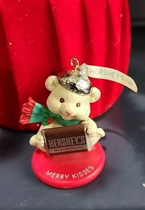 De colección Enesco Hershey’s Chocolate Mouse 2” Adorno "Felices Besos" - Imagen 1 de 3