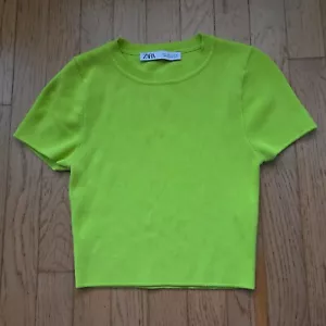 Zara Knit Crop Top Green Size S Short Sleeve Casual Cropped Crewneck Spring - Picture 1 of 4