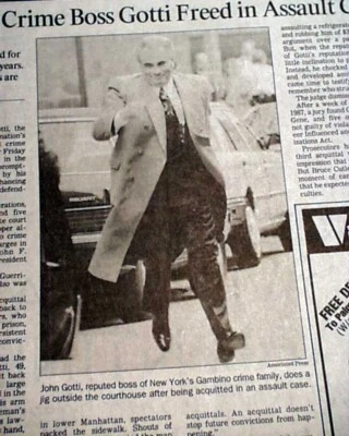 约翰·戈蒂·甘比诺犯罪家庭黑手党暴徒老板ACQUITTAL带照片1990年报纸 — 第 1/4 张图片
