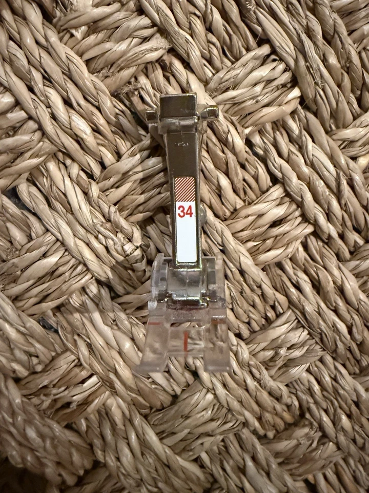 Genuine Bernina Reverse Pattern Zigzag Multi Purpose Foot #34 Clear - Style - Image 1 of 1