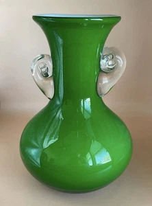 Vaso verde con manici trasparenti applicati stile Murano - Foto 1 di 9