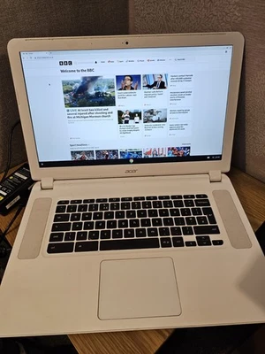 Acer Chromebook CB5-571 ZRF White with Power Lead - PART WORKING - Image 1 of 4
