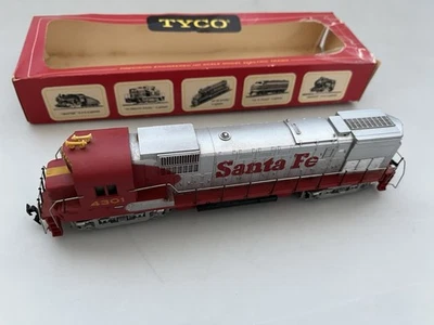 Tyco HO Alco Century locomotive, Santa Fe, 1960's vintage, (ts), - Image 1 of 4