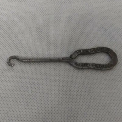 Gancho de botón para zapatos publicitarios Bernstein's Good Shoes Foto 1 de 3