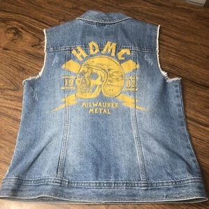 Harley Davidson Vest Womens M Milwaukee Metal Patches Skull Graphic Denim HDMC - Picture 1 of 10