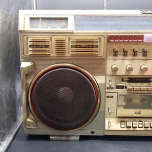 Vintage C-100F Edition Conion Ghetto Blaster Cassetta Radio Energizzazione Buono - Foto 1 di 10