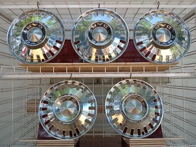 Dodge Dart 1963-1964 13" tapacubos lote de (5) cubiertas de rueda OEM vintage antiguas Foto 1 de 4