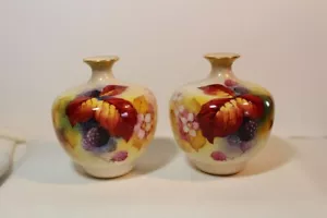 BEAUTIFUL PAIR ANTIQUE ROYAL WORCESTER VASES WITH  FRUIT PAINTINGS - Picture 1 of 7