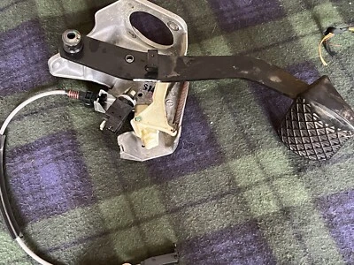 Mercedes-Benz R129 SL500 Brake Pedal Assembly - Image 1 of 4