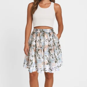 Mini Skirt Floral White Size UK 10 US 6 NEW - Picture 1 of 8